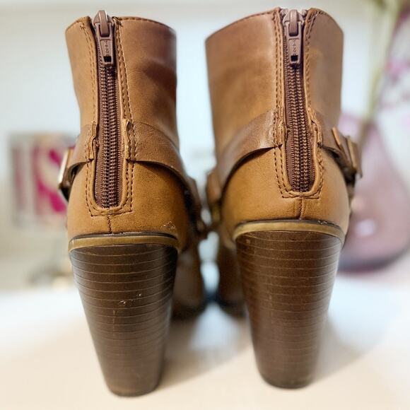 Candies Cognac Brown Harness Buckle Ankle Boots Block Heel Size 9 Boho Chic - Picture 4 of 9